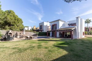 Detached 3 bedroom villa on a gated complex, close to the sea in Santa Ponsa