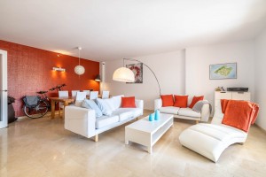 Attractive, modern apartment with communal pool and parking in central Puerto Pollensa