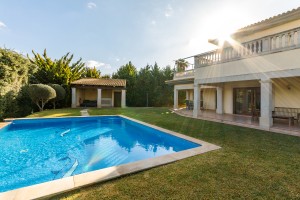 Spacious villa with pool and views of the sea and mountains in Santa Ponsa