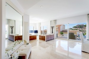 Impeccably presented 3 bedroom apartment with community pool in Puerto Andratx