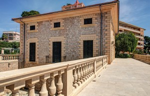 Partially renovated mansion on large plot with option to divide in Palma