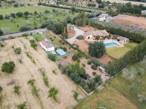 Buildable country plot just outside the town Campanet
