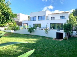 Luxury villa with fantastic outside space and a pool in Palmanova