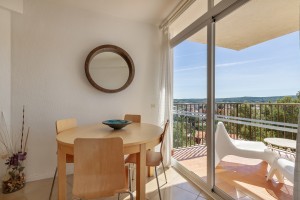 2 Bedroom apartment with sea view balcony and lift access in Santa Ponsa