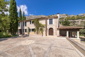 Rarely available Mallorcan farmhouse in walking distance to Pollensa town