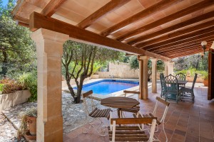 Mountain view villa with holiday rental license, pool and pretty garden in Cala San Vicente