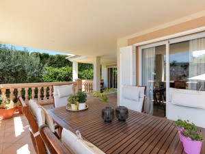 Mediterranean villa with pool and basement level in Palma