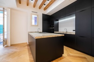 Gorgeous renovated apartment with community roof terrace in the heart of Palma