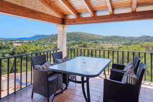 Elevated villa with rental license overlooking Pollensa Bay in a privileged area of Puerto Pollensa