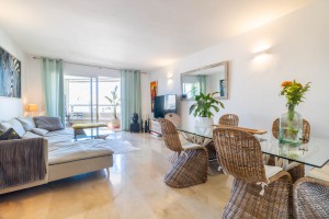 Penthouse with sea view, community pool and roof terrace in Palma