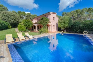 Spacious villa with rental license,  pool and beautiful surroundings near Pollensa