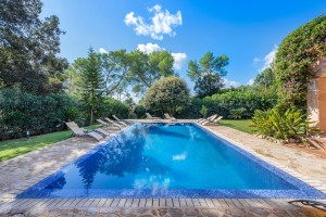 Spacious villa with rental license,  pool and beautiful surroundings near Pollensa