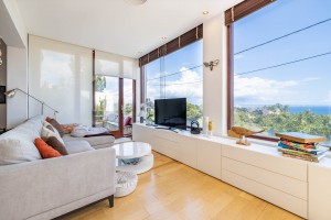 Delightful 2 bedroom apartment with private terrace in Génova