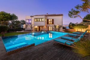 Modern villa with stunning sea views in an exclusive residential area, Mallorca North