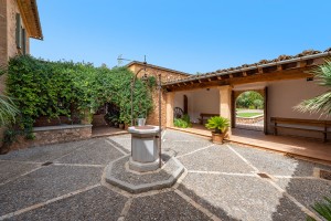 Wonderful country home with fantastic views surrounded by nature in Santa Maria del Cami