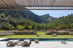 Incredible country villa with guest house and heated pool near Pollensa town