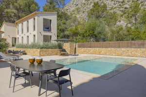 Contemporary hillside villa with guest house on the outskirts of Pollensa old town