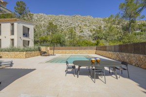 Contemporary hillside villa with guest house on the outskirts of Pollensa old town