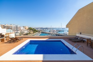 Modern front line penthouse with community pool on Palma´s Paseo Maritimo