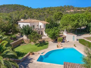 Breathtaking villa with chapel, gym, and total privacy in the Bunyola countryside