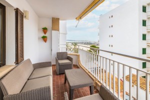 Bright 3 bedroom apartment with sea views, metres from the Pine Walk in Puerto Pollensa