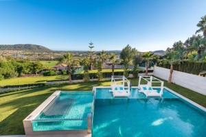Modern 5 bedroom villa with gym and views of the golf course in Santa Ponsa