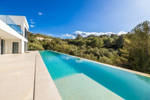 New 6-bedroom luxury villa with 2 pools and a privileged location in Bonaire, Alcudia
