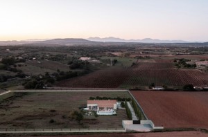 Self-sufficient new country villa with pool and panoramic views in Manacor