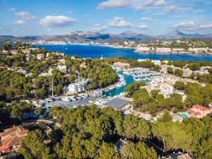 Residential plot to build your dream villa in front of the marina in Santa Ponsa