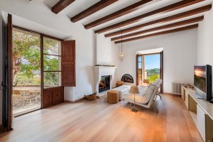 Elevated 18th century home on a huge plot in the Alaró countryside