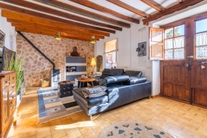 Town house with rental license and incredible mountain views in Caimari