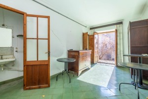House in need of complete renovation in the Plaza Major, Pollensa