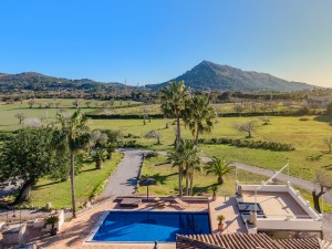 Investment villa with guest house and lots of potential in the Alcudia countryside