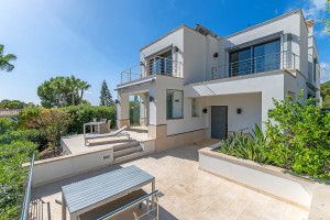 Luxury, 4-bedroom villa with sea views, bright interior and pool in Costa d'en Blanes