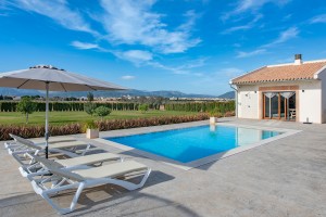 Chic country villa with versatile guest accommodation in Sa Pobla