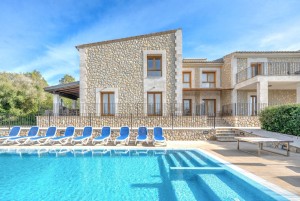 Rustic finca on a large, picturesque plot with Mediterranean charm in Alcudia