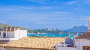 Modern apartment with private roof top terrace and sea views in Puerto de Pollensa