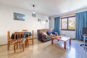 Investment apartment to renovate in the plaza of Puerto Pollensa