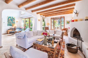 Characterful villa with pool and garage in a sought-after area of Alcudia