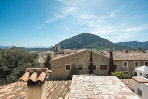 Charming village house with views of the Puig de Maria in Pollensa old town