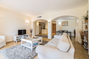 Spacious apartment with community pool for sale Santa Ponsa