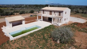 Idyllic, newly built country villa with pool and mountain views in a quiet area of Santanyi