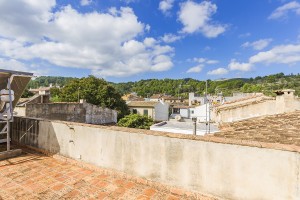 Lovely town house with patio, garage and independent apartment in Pollensa