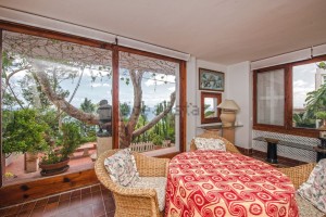 Spacious frontline villa with pool, overlooking the sea in Llucmajor