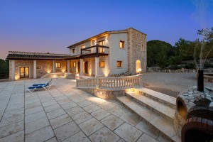 Luxury six bedroom finca, built with high-end materials in Petra