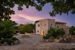 Luxury six bedroom finca, built with high-end materials in Petra