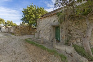 Finca on a 52.500m2 plot of land just 10 minutes away from Alaro