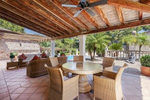 Spacious villa with private pool and outside kitchen in Santa Ponsa