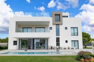 Luxurious newly built villa with roof terrace in Llucmajor