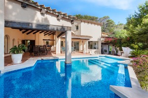 Villa in natural surroundings with sea view for sale in Camp de Mar